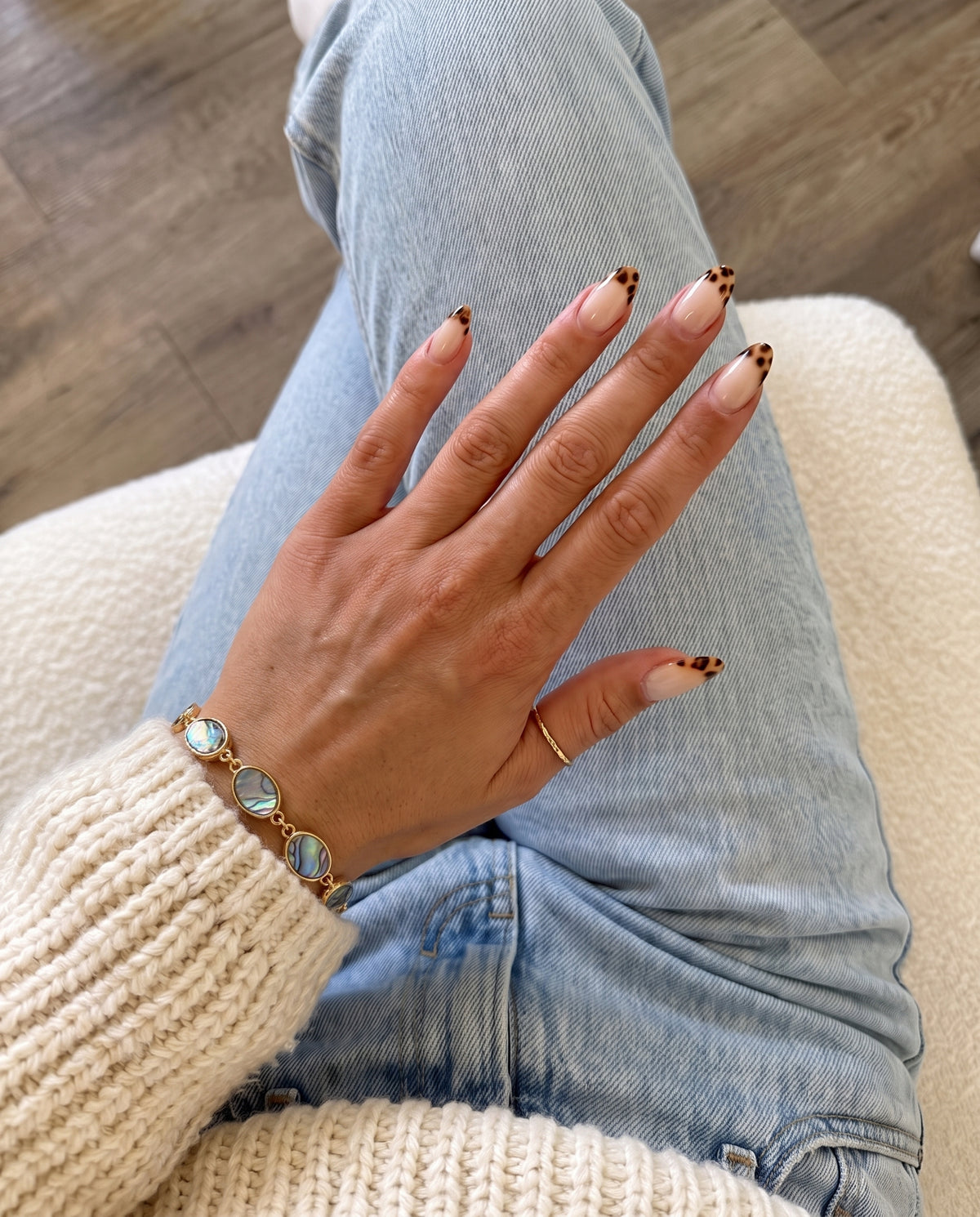 AURORA Bracelet Lifestyle 4