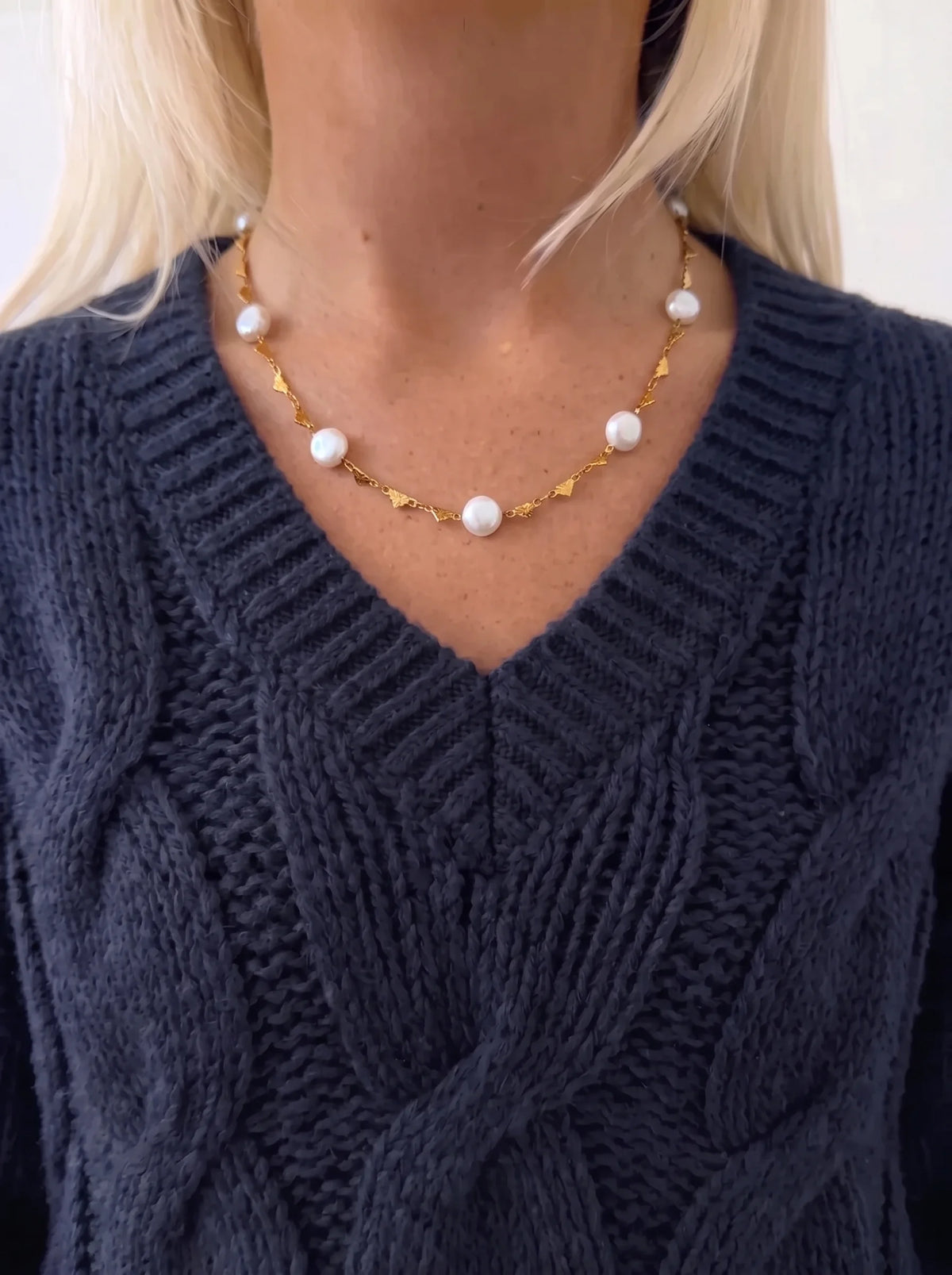 VIVIENNE Necklace Gold Pearl sacrivv